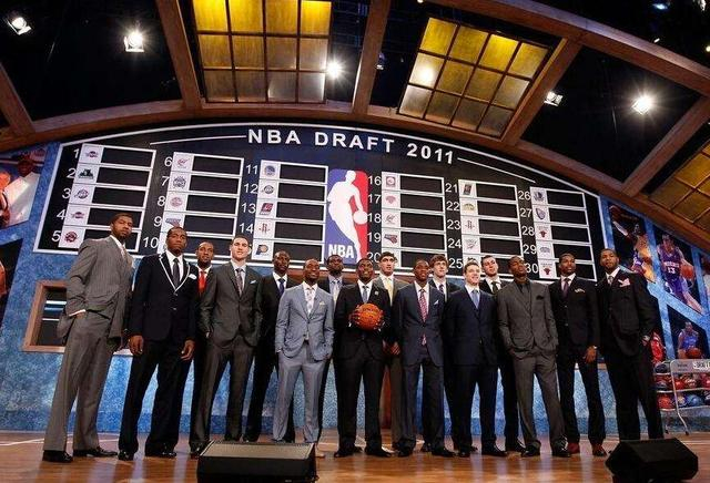 NBA历年选秀前三名单,那些改变联盟命运的瞬间 NBA历年选秀前三名单,那些改变联盟命运的瞬间